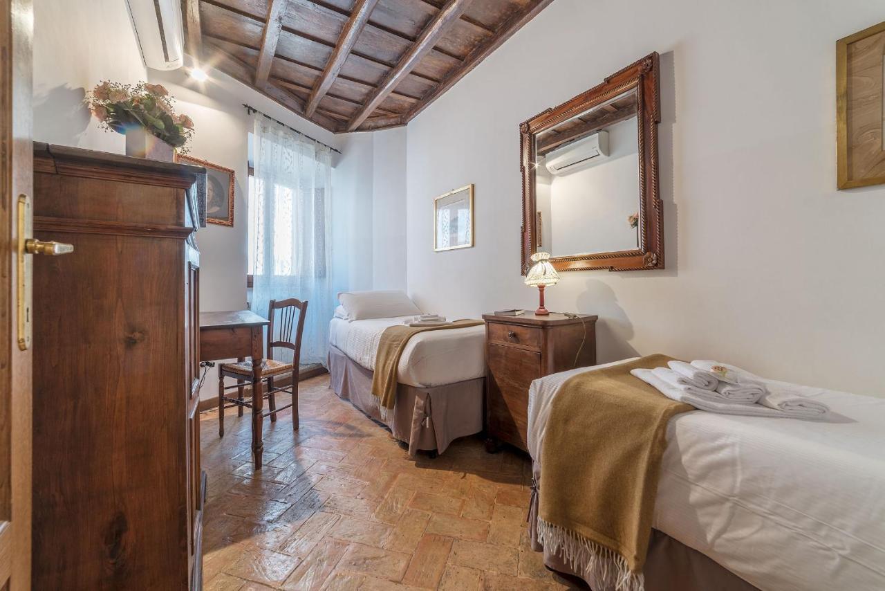 By The Charming Piazza Navona - FromhometoRoma Exterior foto